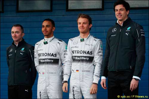 Руководство команды и гонщики Руководство команды и гонщики